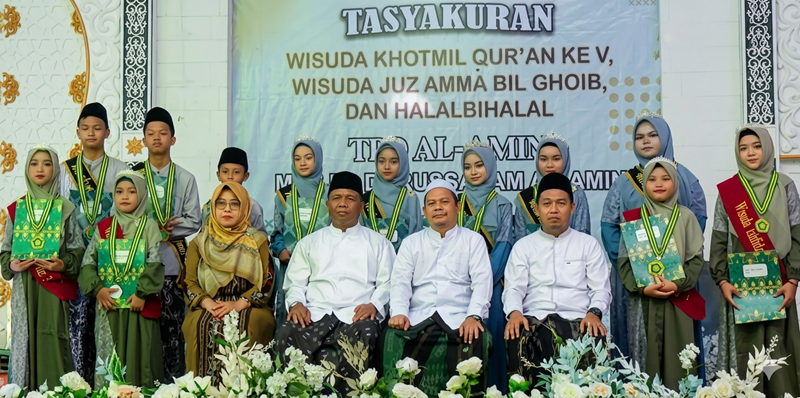 MOMEN HARU WISUDA KHOTMIL QUR AN KE-5 TPQ AL-AMIN SETREN, KADES AJAK ORANG TUA JAGA ADAB TERHADAP GURU